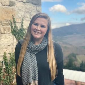 Meet your Posher, Cece